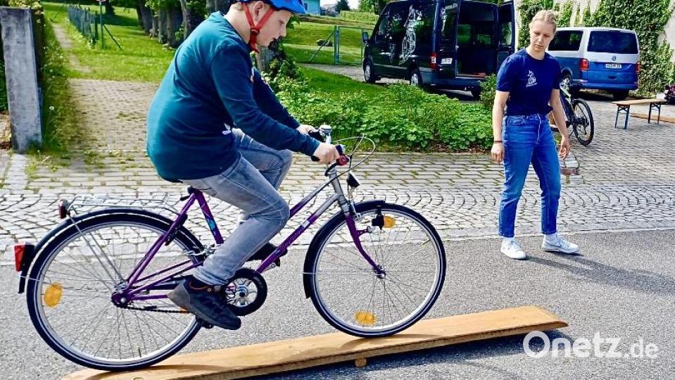 Auf der Wippe war volle Aufmerksamkeit gefordert. Bild: RV Elbart