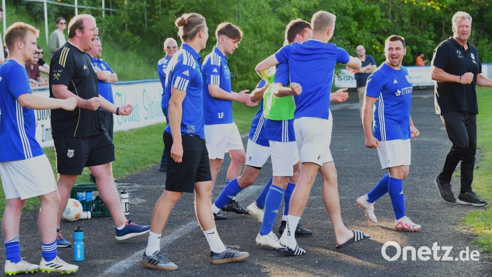 Jubel bei den Spielern des TuS Rosenberg II. Bild: Büttner