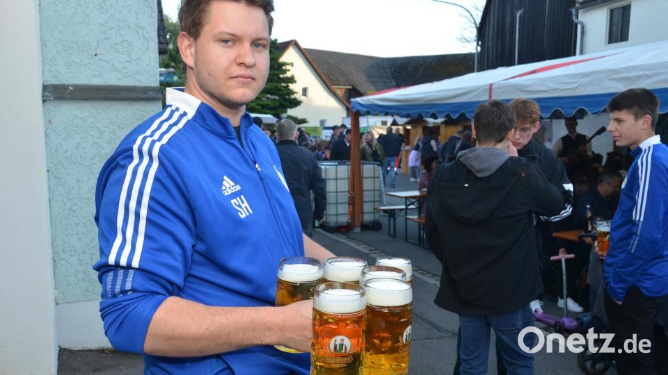 Die SV-Fußballer können sich auch als Bedienungen einbringen. Bild: dob