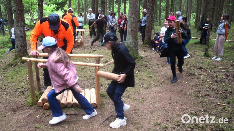 Beim Sterschlichten galt es, einen Festmeter Holz abzutragen und neu aufzuschlichten. Bild: fz