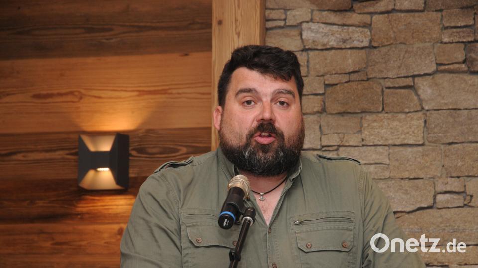 Kreisgruppenvorsitzender Stefan Frank lobte die Zusammenarbeit von Landwirten und Jägern im Naturschutz. Bild: ge