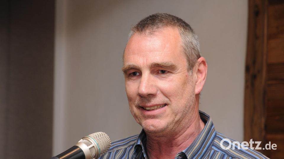 Forstdirektor Host-Dieter Fuhrmann vom AELF Amberg-Neumarkt rief zum gemeinsamen Schutz und Umbau des Waldes auf. Bild: ge