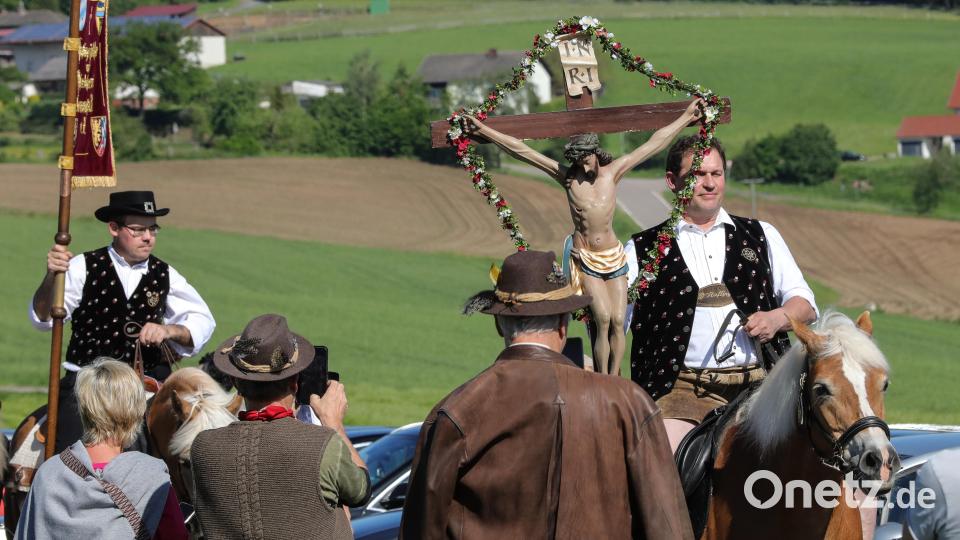 Strahlender Sonnenschein beim 59. Pfingstritt in Kemnath am Buchberg. Bild: Wolfgang Steinbacher