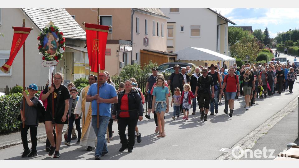 Sorghofer Wallfahrer bei der Rückankunft in Sorghof Bild: Willi Ertl
