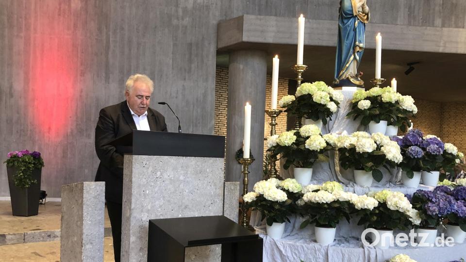 Begrüßt wurden die Gläubigen in der geschmückten Waldershofer Pfarrkirche Sankt Sebastian vom Kreisseniorenbeauftragten Peter Gold (Bild) aus Tirschenreuth. Bild: wro