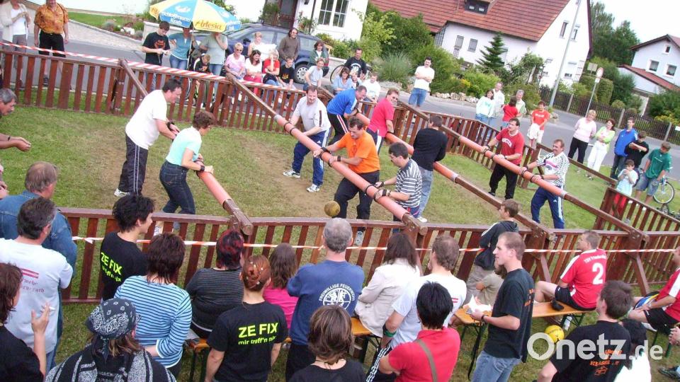 Das Menschenkicker-Turnier 2007 war ein voller Erfolg für Jung und Alt. Archivbild: att