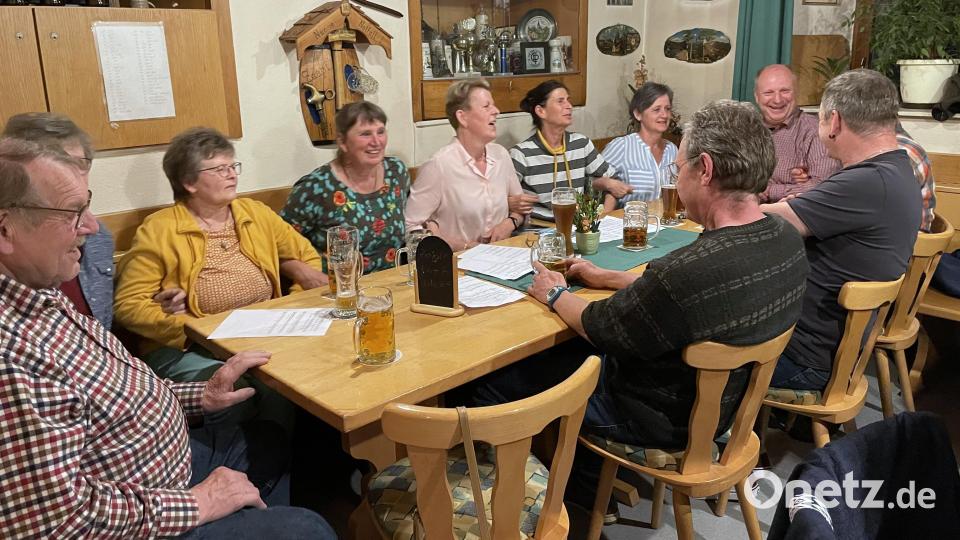 Die Besucher hatten beim &quot;Singen im Wirtshaus&quot; viel Spaß. Bild: Josef Dietl/exb