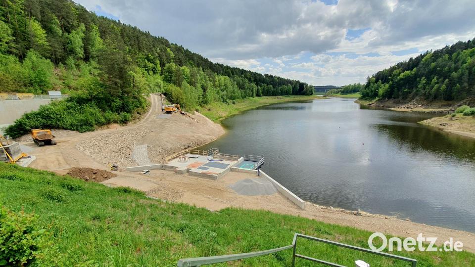 Die Bauarbeiten am Entnahmeturm sind zügig vorangeschritten. Nun kann der Eixendorfer See wieder angestaut werden. Bild: Wasserwirtschaftsamt Weiden/exb