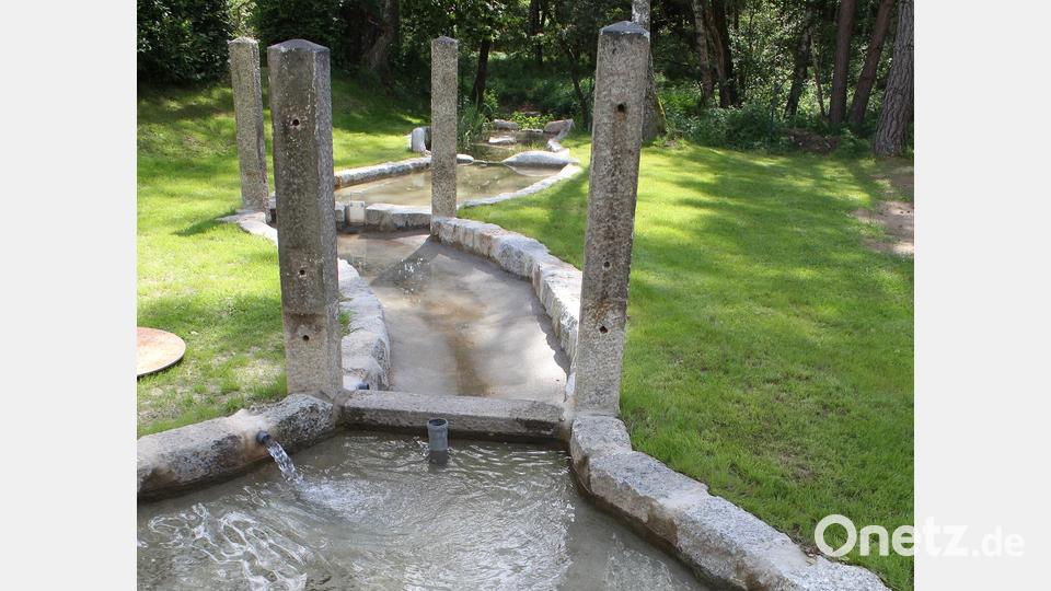 Auch einen Wasserspielplatz gibt es im Freibad Selingau. Bild: soj