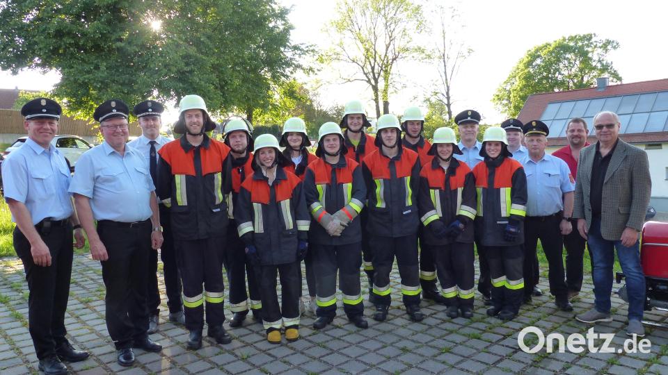 Die erfolgreichen Gruppen mit den Schiedsrichtern, Kommandanten, Ausbildern und, Vorsitzenden der Feuerwehr Wittschau/Preppach sowie Vizebürgermeister Karl Liegl (rechts) Bild: sl