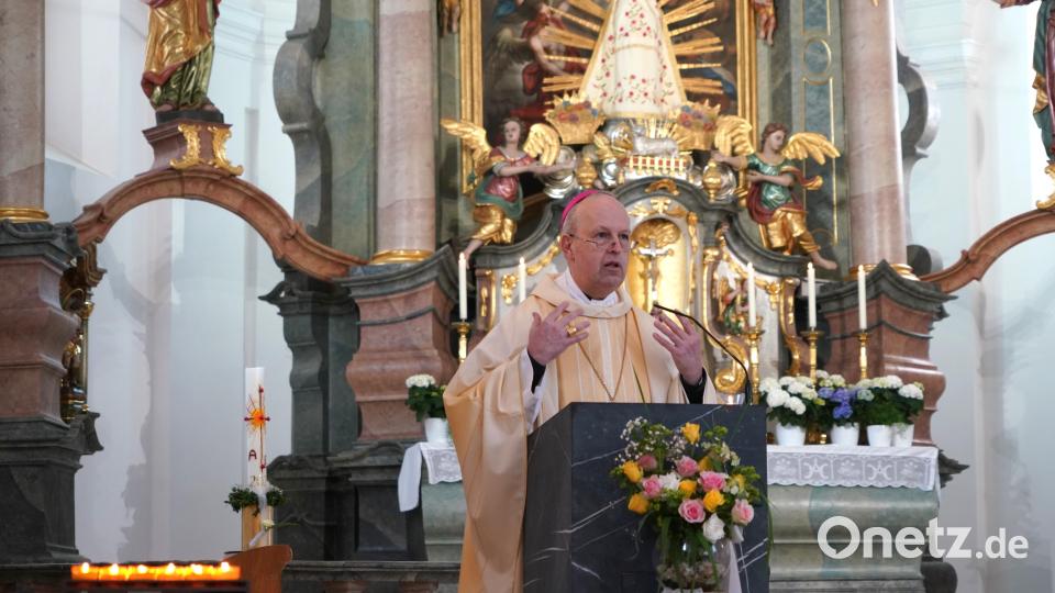 Weihbischof Reinhard Pappenberger in der Wallfahrtskirche Mariä Heimsuchung auf dem Fahrenberg Bild: fvo