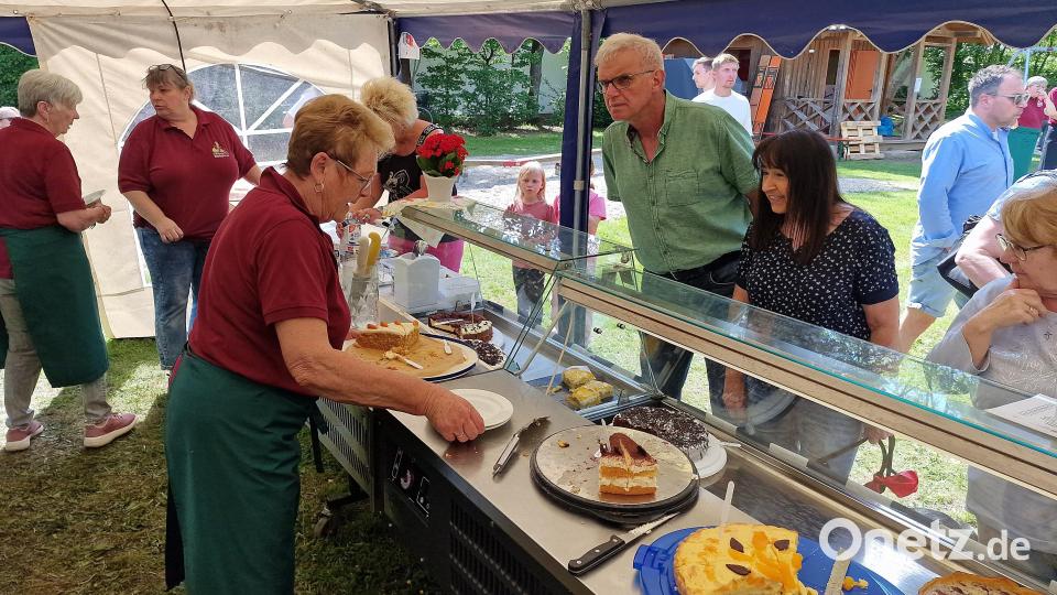 Torten und Kuchen haben die Frauen für das Fest der Siedlergemeinschaft Rehbühl gebacken. Bild: R. Kreuzer