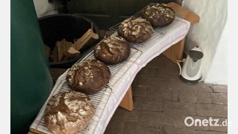 Das handwarme Bauernbrot ging weg wie die sprichwörtlichen frischen Semmeln. Bild: bö