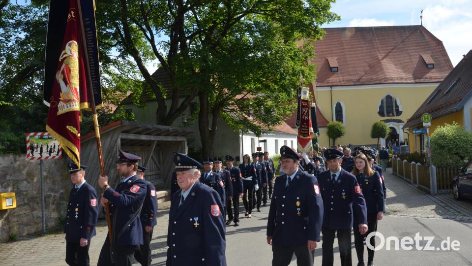 Die Feuerwehr Waldau klinkte sich mit dem Bockbierfest in das 800-jährige Jubelfest ein. Bild: dob