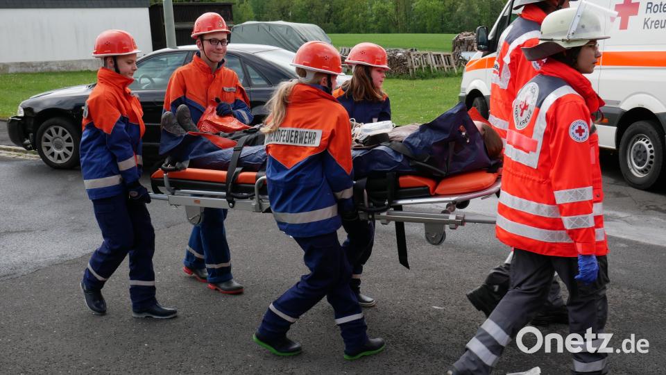 Auch die Reanimation einer Person, eine unklare Lage durch eine gemeldete Rauchentwicklung oder ein auf eine Straße gestürzter Baum standen ebenso auf dem Programm. Bild: Hermann Müller