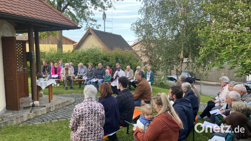 Zahlreich waren die Besucher der Andacht. Bild: Markus Scharnagl/exb