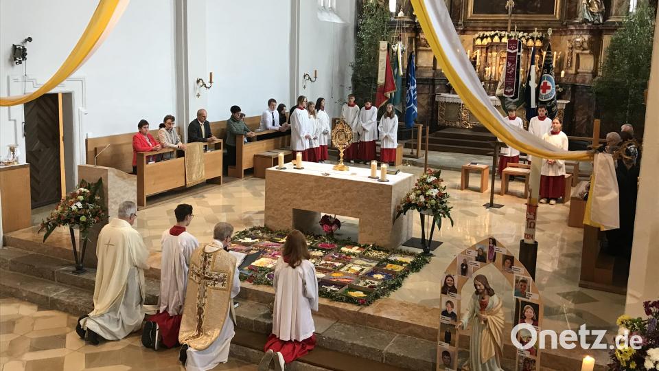 Festlich war der Fronleichnamsgottesdienst in der Pfarrkirche St. Jakobus Hahnbach. Bild: mma