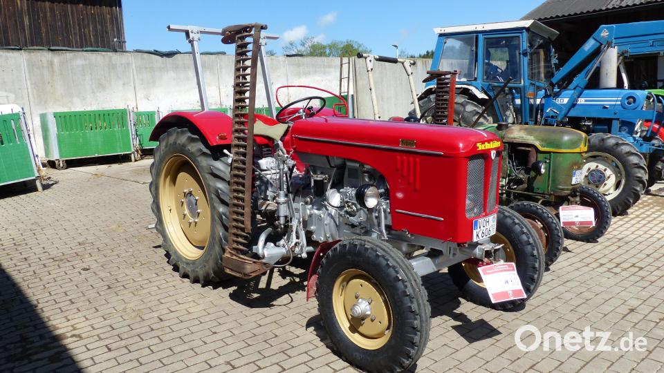 Der Besitzer hatte seine roten Schlüter-Traktor sauber herausgeputzt. Bild: sl