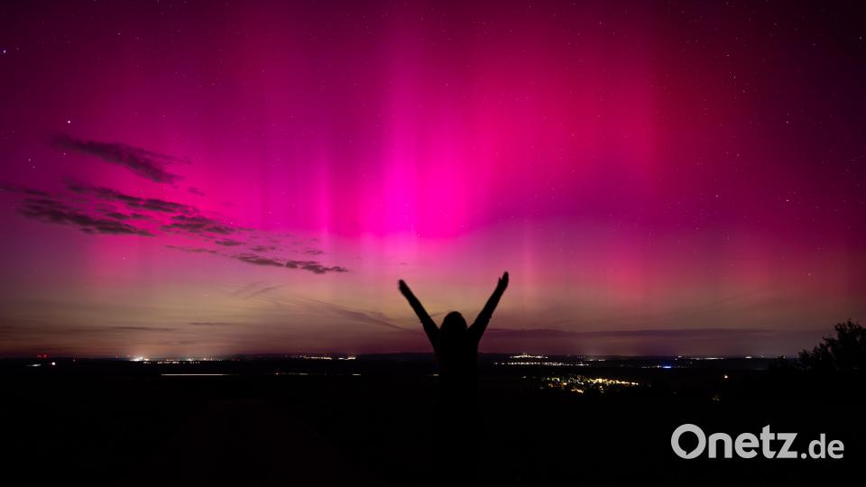 Am Freitagabend waren Polarlichter aber auch über weiten Teilen der Oberpfalz wie hier über Kohlberg zu sehen. Bild: Peter Mueller/Carmen Loeoeck