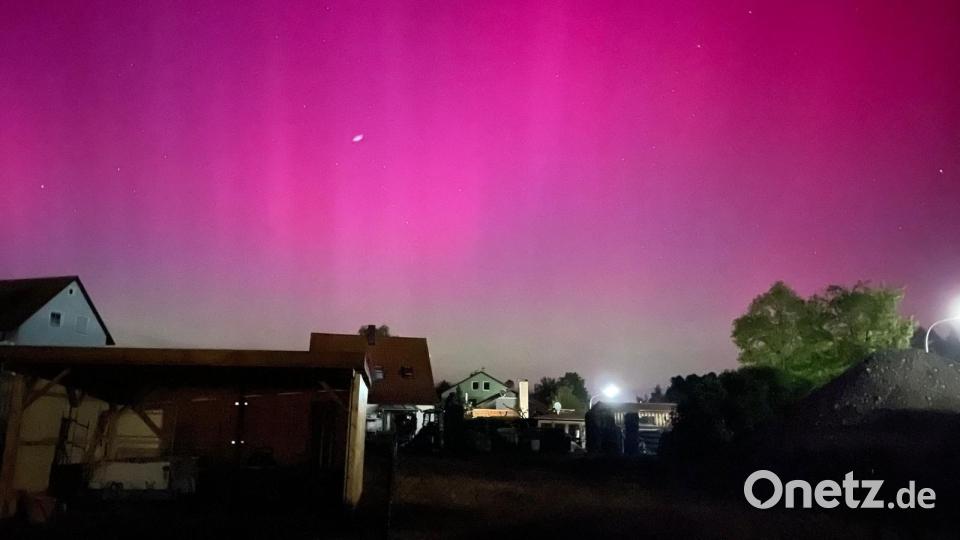 Am Freitagabend waren Polarlichter aber auch über weiten Teilen der Oberpfalz wie hier über Luhe-Wildenau zu sehen. Bild: za