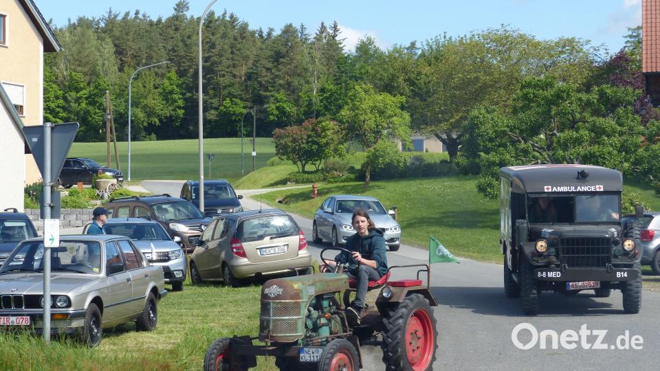 Zu den Exoten des Oldtimertreffens zählte auch ein Militärambulanzwagen. Bild: sl