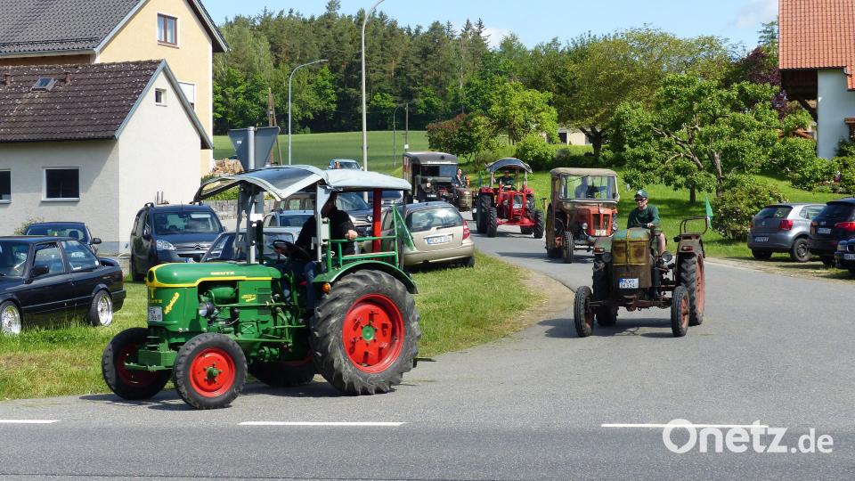 Ein ganzer Konvoi rollte aus Moosbach nach Lerau. Bild: sl