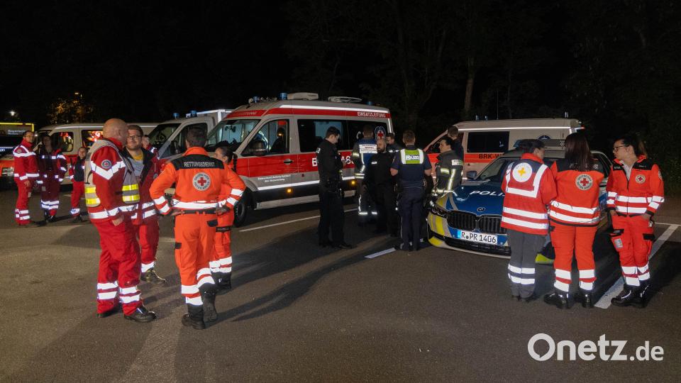 Bei der Suche waren Einsatzkräfte der Polizei, der Feuerwehr und des BRK vor Ort. Bild: Roland Wellenhoefer