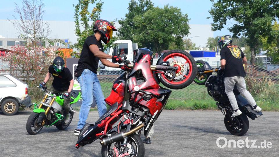 Beim "Broken Head Stunt Masters" werden wieder Stuntfahrer aus Deutschland, Schweiz und Tschechien zu Gast sein und ihre atemberaubenden Tricks zeigen. Archivbild: Kunz