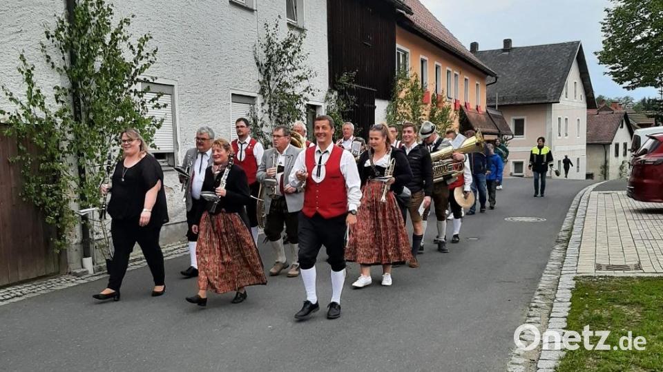 Am Tag vor Fronleichnam steht in Ebnath der &quot;Zapfenstreich&quot; auf dem Programm. Bild: Josef Söllner/exb