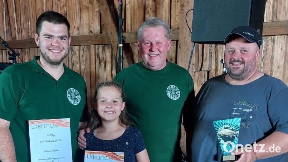 Die Sieger des Traditionsfischens Sandro Weber (von links), Anna Lena Hösl, Alexander Wächter, Rainer Adam. Bild: ASV Reuth/exb
