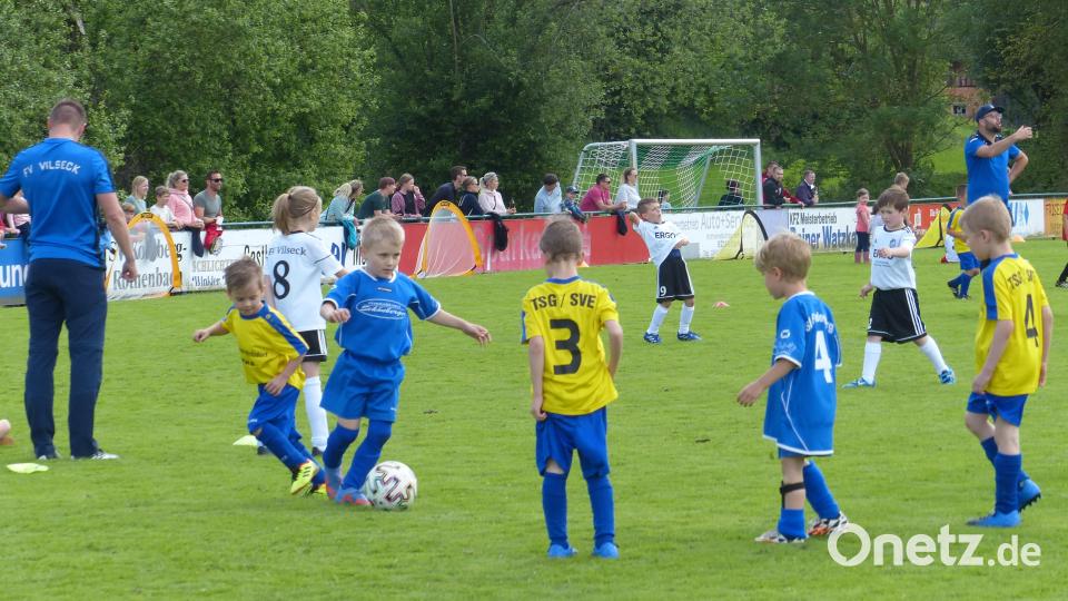 Beim Sommerfest des SV Kohlberg anlässlich des 75-jährigen Bestehens wird natürlich auch gekickt. Bild: hme