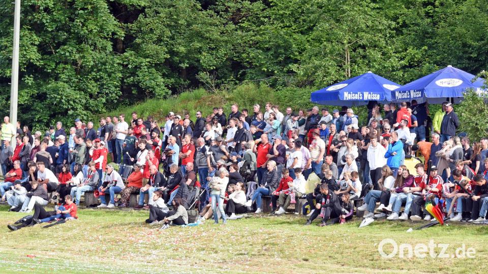 1136 Zuschauer sahen am Donnerstag die Relegationspartie zwischen dem TSV Tännesberg und dem ASV Haidenaab. Bild: gb