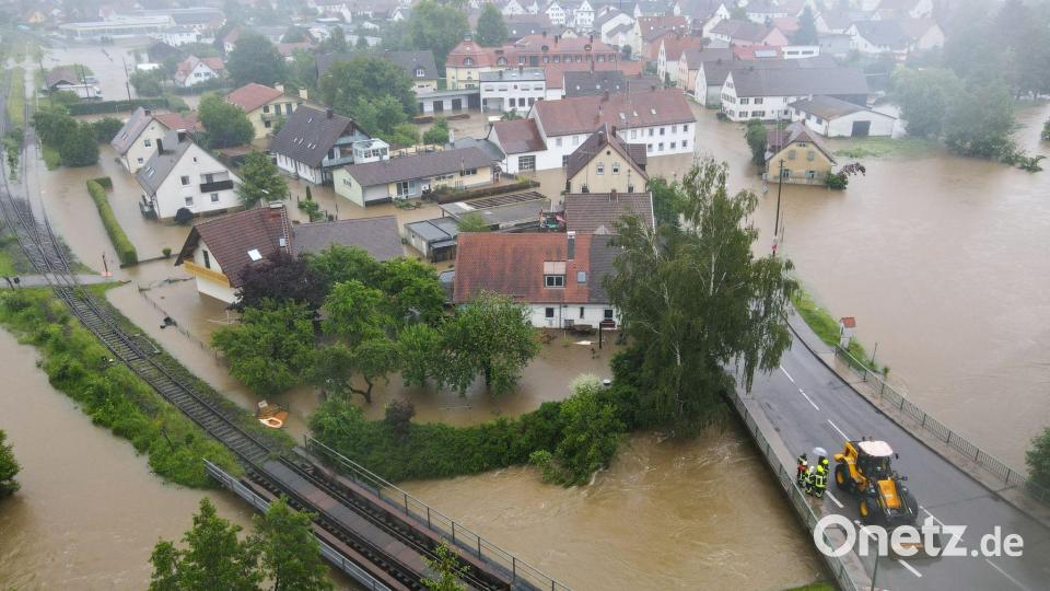 Der überflutete Ort Fischach in Bayern aus der Luft. Bild: Marius Bulling/onw-images/dpa