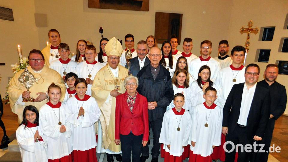 Bischof Rudolf Voderholzer besuchte die Pfarrei Kirchenlaibach. Bild: whü