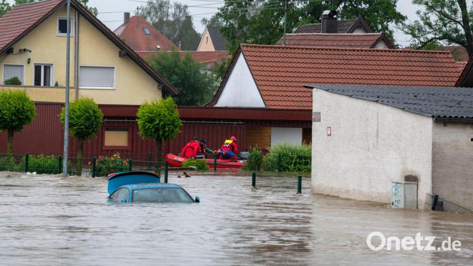 Land unter in Babenhausen. Die Hochwasserlage spitzt sich zu. Bild: Stefan Puchner/dpa