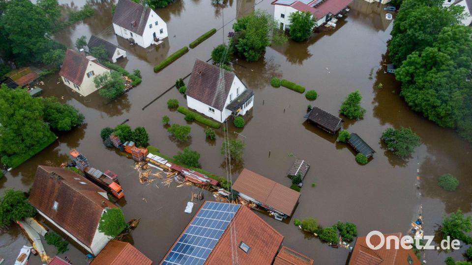 Viele Teile Süddeutschlands haben mit Überschwemmungen zu kämpfen - so auch Dinkelscherben im schwäbischen Landkreis Augsburg. Bild: Sven Grundmann/NEWS5/dpa