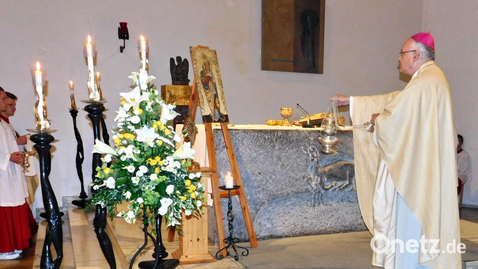 Bischof Rudolf Voderholzer besuchte Kirchenlaibach. Bild: whü