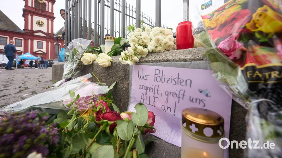 Nach der Messerattacke in Mannheim erinnern Kerzen und Blumen an die Opfer. Bild: Thomas Frey/dpa