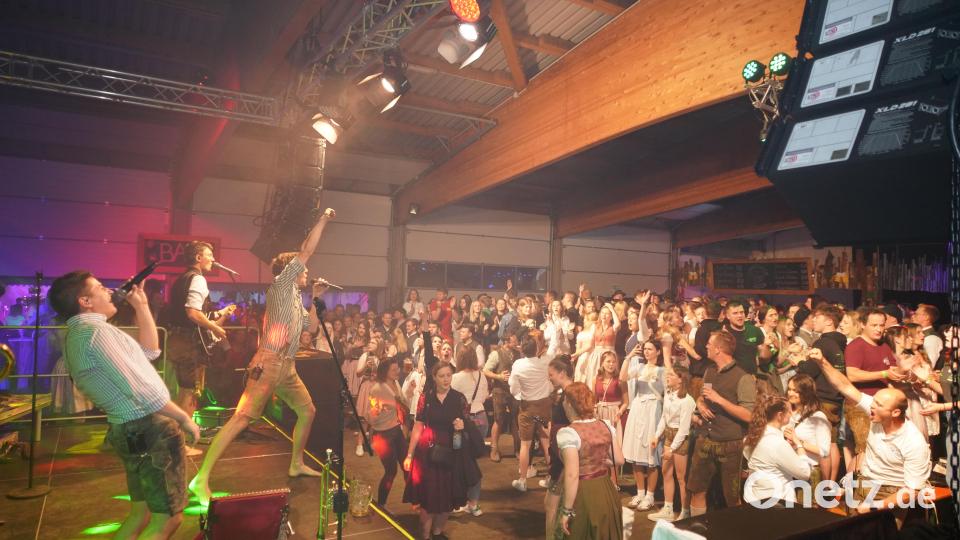 Die &quot;Saustoimusi&quot; aus Ingolstadt sorgt bei der KLJB-Sommerwiesn in Albersrieth für Stimmung. Bild: fvo