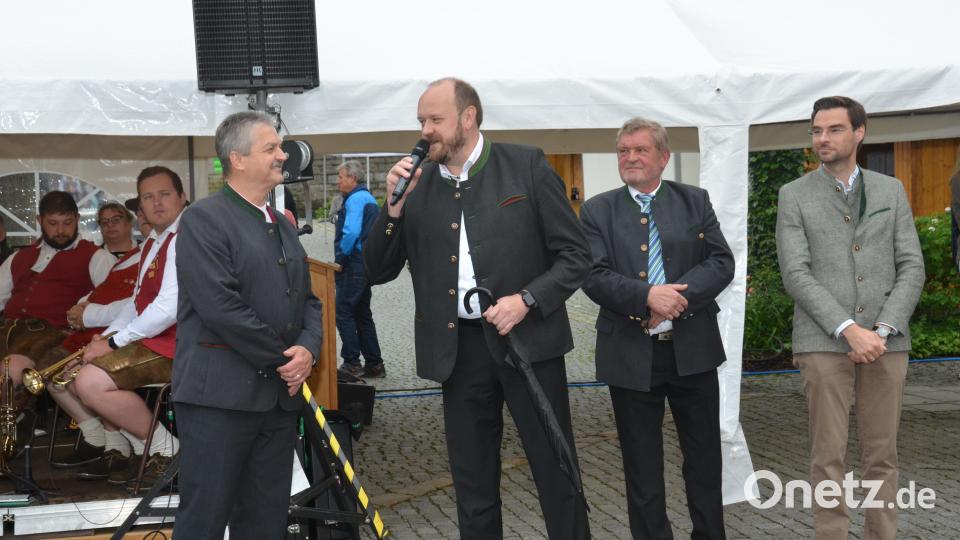Die Schirmherren Bürgermeister Andreas Wutzlhofer und Landrat Andreas Meier, Kreisobmann Josef Fütterer, sowie Landtagsabgeordneter Stephan Oetzinger sind guten Mutes für ein gelungenes Fest. Bild: dob