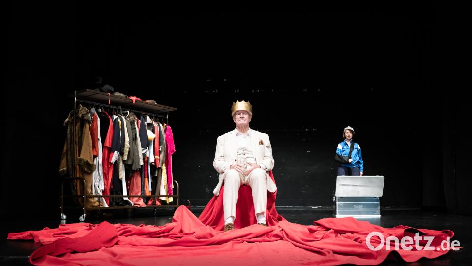 Peter Bause gibt Thomas Bernhards &quot;Der Theatermacher&quot; im Stadttheater Amberg. Bild: Bo Lahola/exb