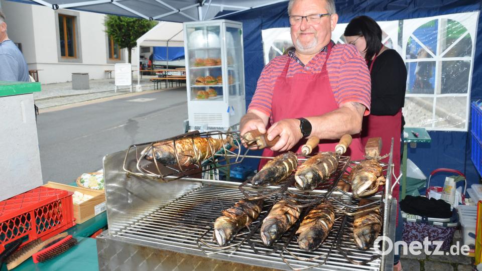 Hier gab es leckeren Fisch vom Grill. Bild: dob