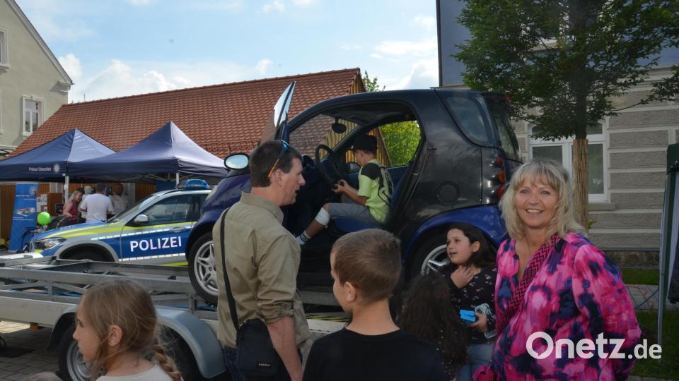 Der Bauernmarkt, das Schlossfest und die autofreie Spielstadt wurden in das Jubiläumsfest &quot;900 Jahre Stadt Vohenstrauß&quot; eingebettet und ein Riesenerfolg. Rund 15.000 Besucher schätzte Bürgermeister Andreas Wutzlhofer sollen es wohl gewesen sein, die an diesem Tag in die Pfalzgrafenstadt kamen. Bild: dob