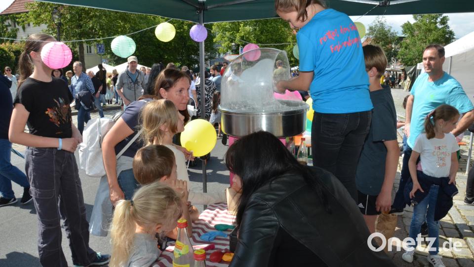 Zuckerwatte war heiß begehrt. Bild: dob