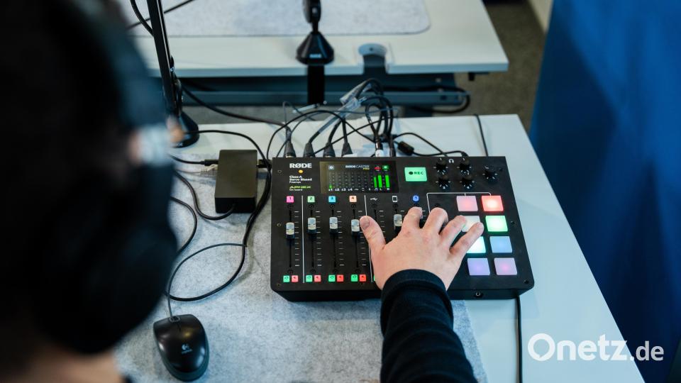 Die Podcasts von Oberpfalz-Medien werden mit moderner Technik in den hauseigenen Podcast-Studios in Weiden und Amberg produziert. Bild: Gube, Marina