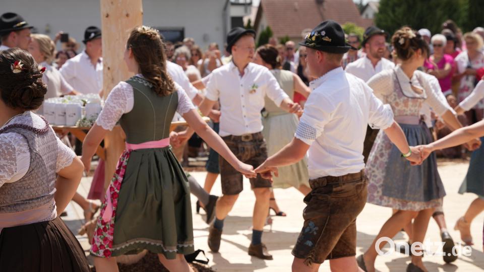 Am Sonntag findet in Diendorf traditionell das Kirwaaustanzen statt. Archivbild: Sebastian Böhm