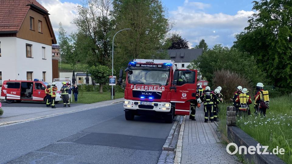 Die Feuerwehren aus Brand, Ebnath, Fuhrmannsreuth und Schurbach übten gemeinsam. Bild: Benedikt Drehobel /exb