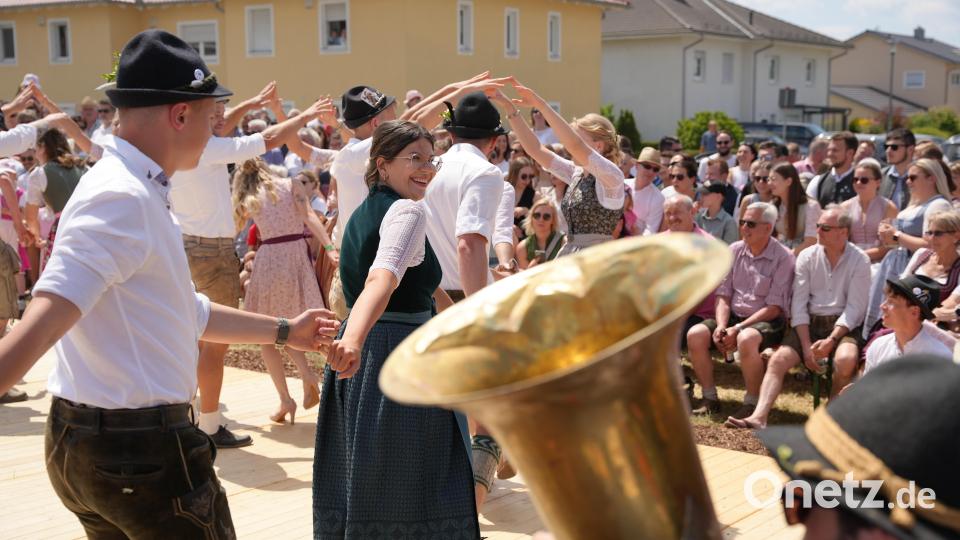 Am Sonntag findet in Diendorf traditionell das Kirwaaustanzen statt. Archivbild: Sebastian Böhm