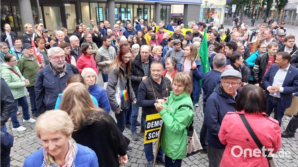 In Weiden gehen die Menschen erneut auf die Straße, um sich für Demokratie und gegen Hass und Extremismus einzusetzen. Bild: Kunz