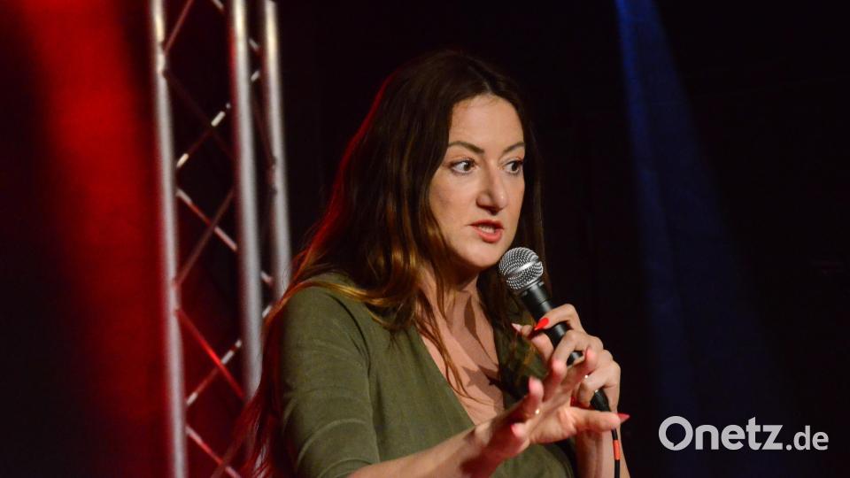 Die Hamburgerin Alicja Heldt auf der &quot;Salute Comedy Stage&quot; in Weiden. Bild: Kunz